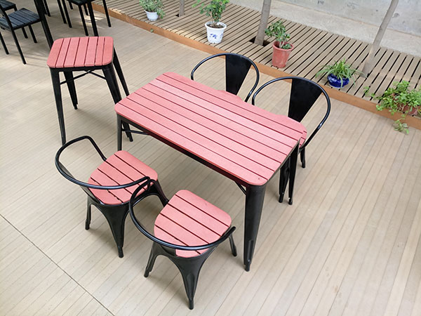 星巴克桌及配套椅子 (19)