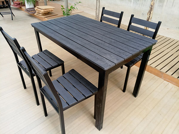 長方桌及配套椅子 (4)