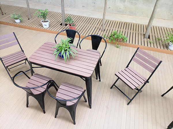 星巴克桌及配套椅子 (16)