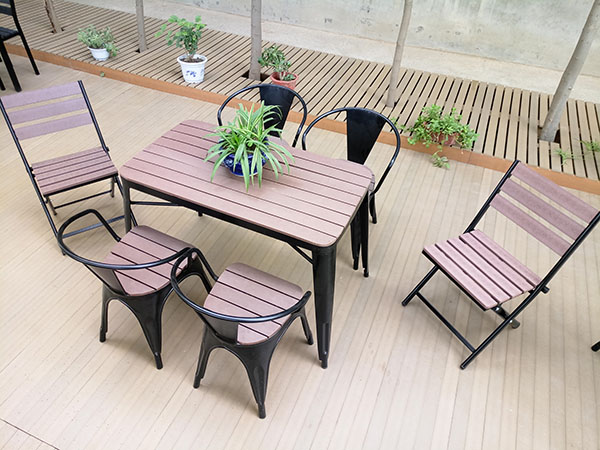 星巴克桌及配套椅子 (15)