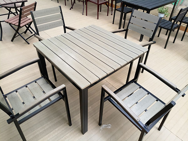 方桌及配套椅子 (9)