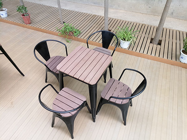 星巴克桌及配套椅子 (18)