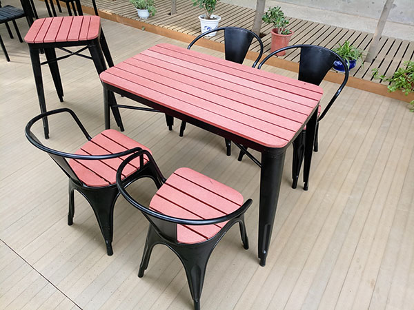 星巴克桌及配套椅子 (20)