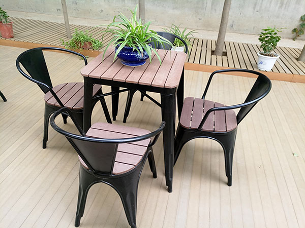 星巴克桌及配套椅子 (11)