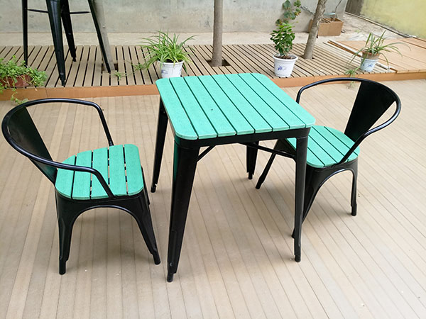 星巴克桌及配套椅子 (5)