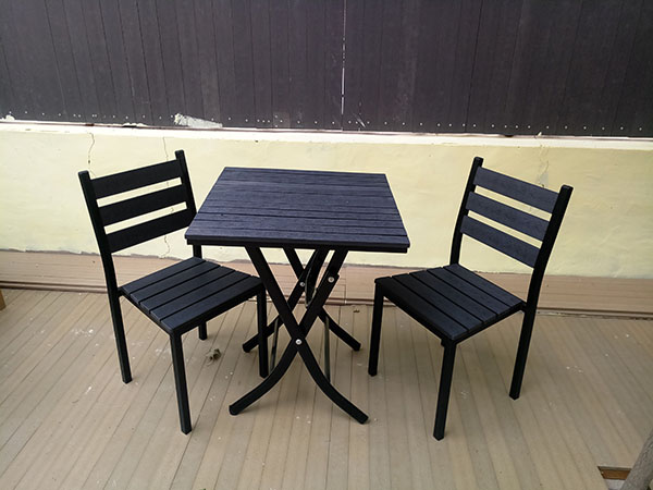 方桌及配套椅子 (5)