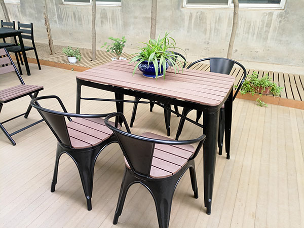 星巴克桌及配套椅子 (13)