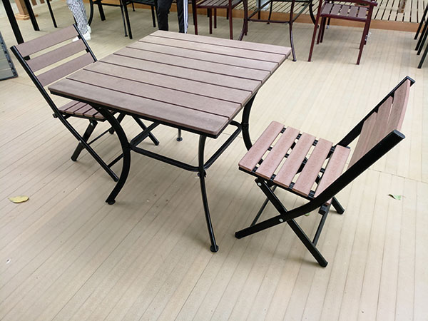 方桌及配套椅子 (8)