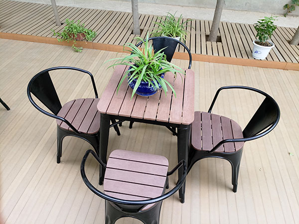 星巴克桌及配套椅子 (12)